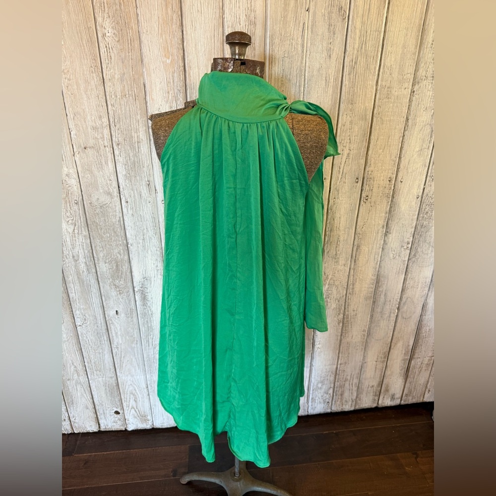 Elegant Green Halter Dress - Picture 7 of 7